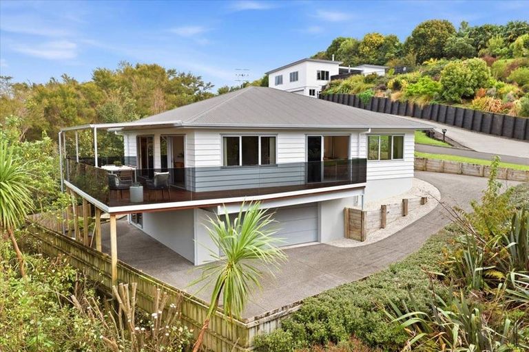 Photo of property in 11 Southill Way, Pyes Pa, Tauranga, 3112