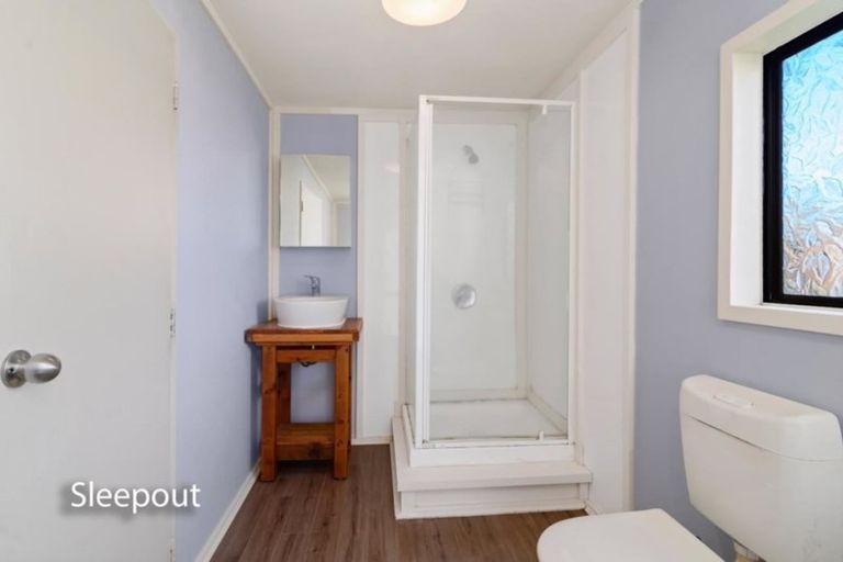 Photo of property in 28 Charles Road, Hannahs Bay, Rotorua, 3010