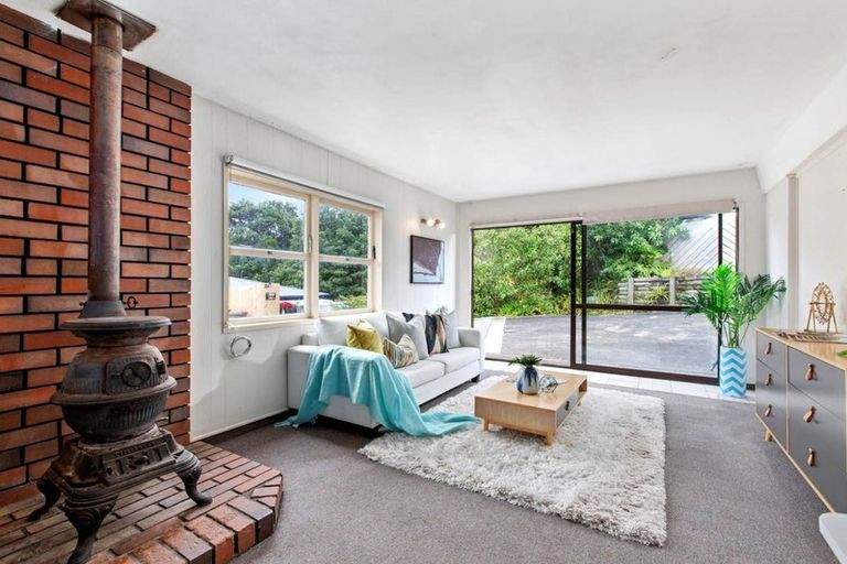 Photo of property in 15 Brunton Place, Glenfield, Auckland, 0629