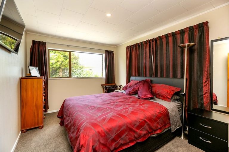 Photo of property in 26 Roy Terrace, Moturoa, New Plymouth, 4310