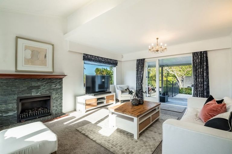 Photo of property in 2 Aotearoa Terrace, Murrays Bay, Auckland, 0630