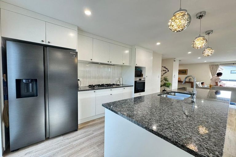 Photo of property in 8 Pakaraka Drive, Papakura, 2110