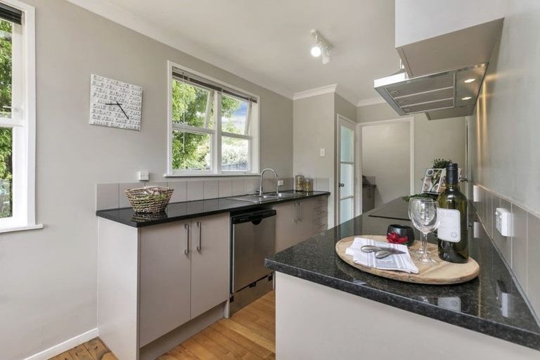 Photo of property in 10 Beeche Place, Birkdale, Auckland, 0626