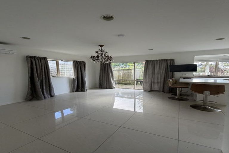 Photo of property in 5a Thurston Place, Bucklands Beach, Auckland, 2012