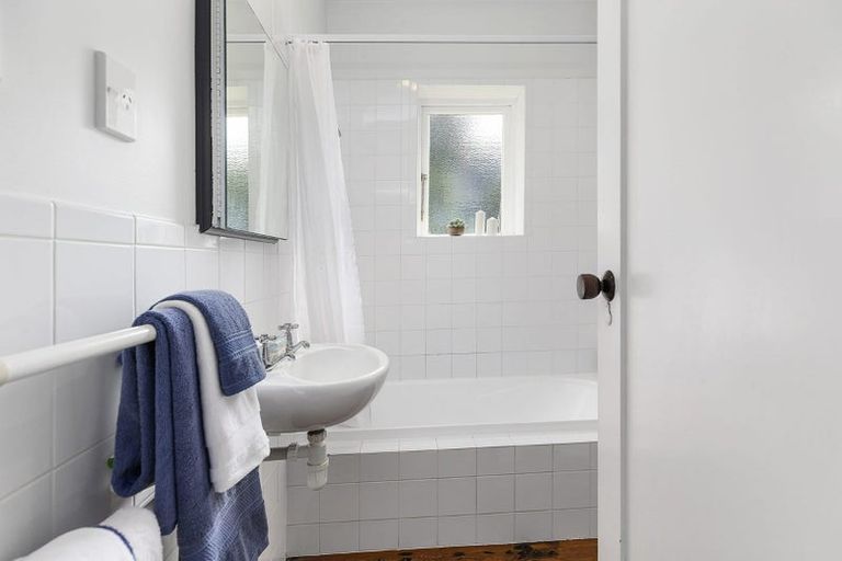 Photo of property in 129 Onslow Road, Khandallah, Wellington, 6035