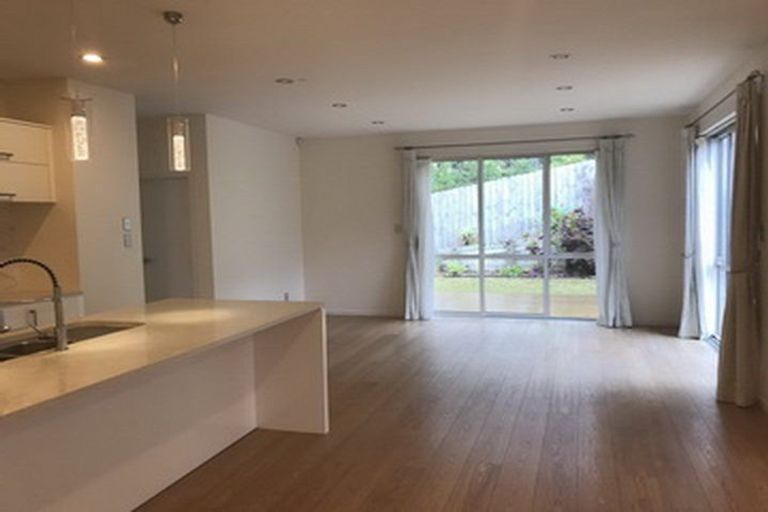 Photo of property in 60 Harrowglen Drive, Northcross, Auckland, 0630