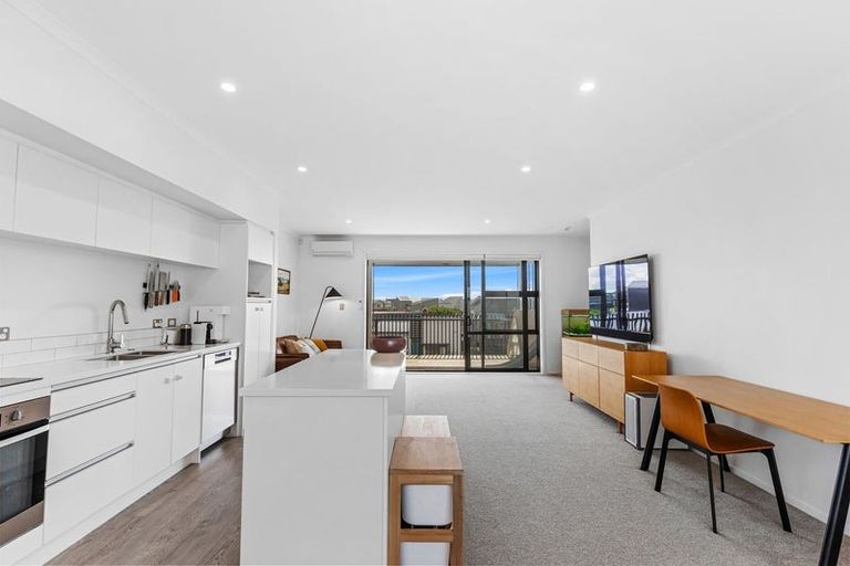 Photo of property in 16 Raranga Lane, Hobsonville, Auckland, 0616