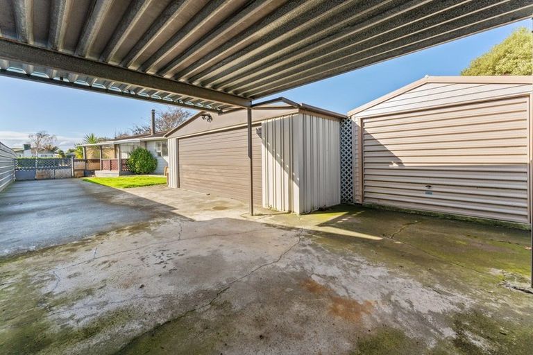 Photo of property in 24 Hillcrest Drive, Kelvin Grove, Palmerston North, 4414