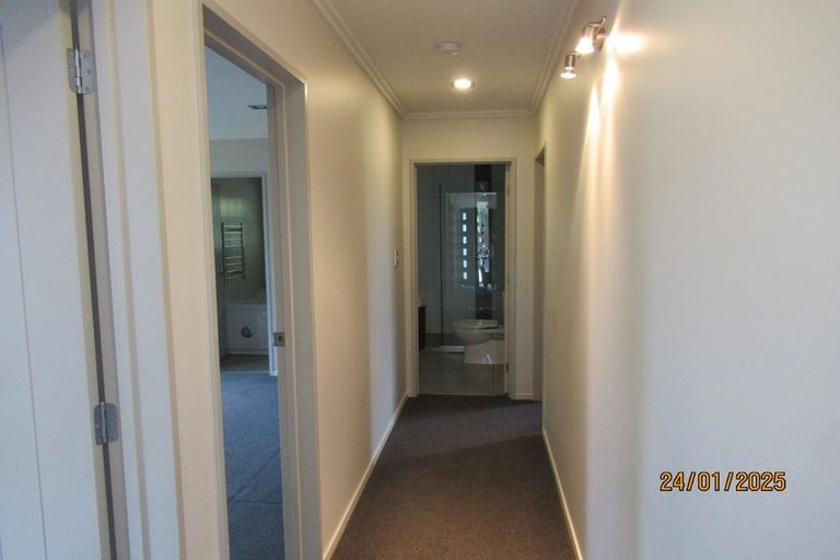 Photo of property in 4313a Great North Road, Glendene, Auckland, 0602