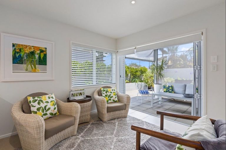 Photo of property in 7 Marellen Drive, Red Beach, 0932