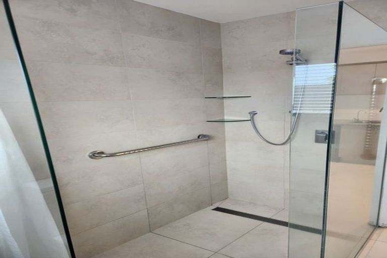 Photo of property in 28 Ballymore Drive, Pinehill, Auckland, 0632