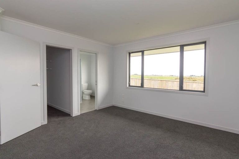 Photo of property in 35 Silicon Way, Fitzherbert, Palmerston North, 4410