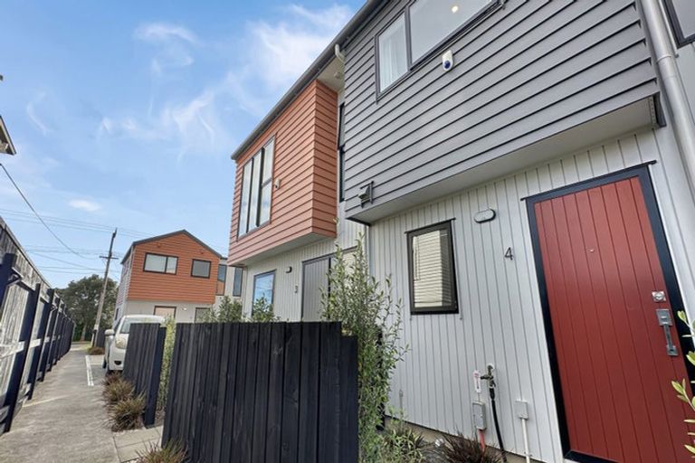 Photo of property in 4/17 Rewarewa Road, Te Atatu Peninsula, Auckland, 0610