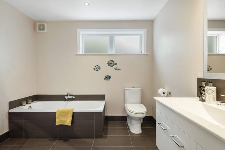 Photo of property in 4a Morrison Avenue, Narrow Neck, Auckland, 0624