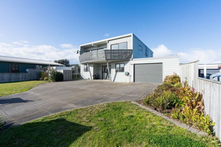 Photo of property in 64 Kahukura Avenue, Waitarere Beach, Levin, 5510