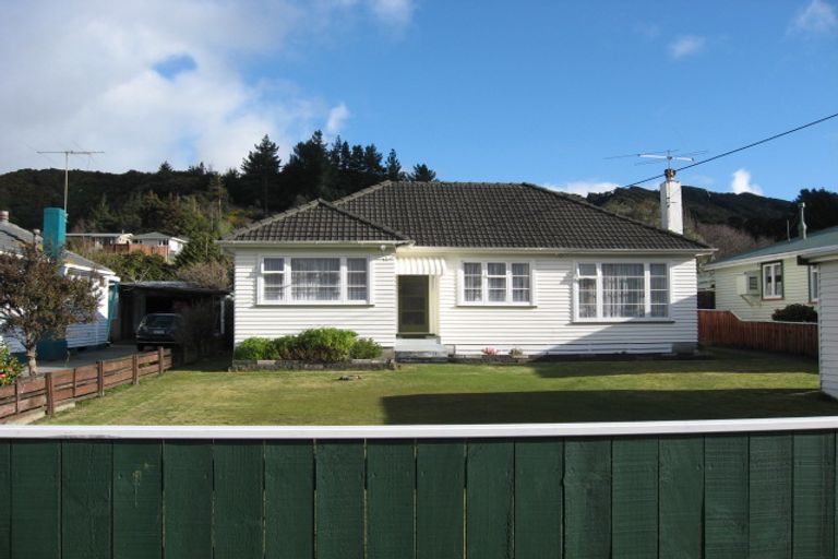 Photo of property in 19 Wainuiomata Road, Wainuiomata, Lower Hutt, 5014