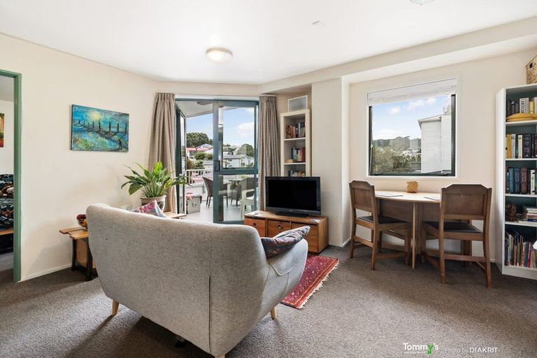 Photo of property in Palm Grove Apartments, 16/13b Palm Grove, Berhampore, Wellington, 6023