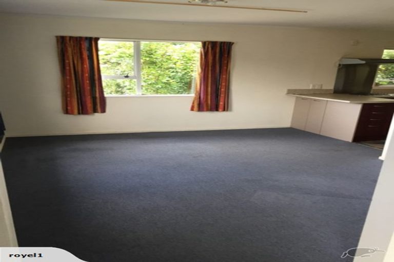 Photo of property in 26 Batchelor Street, Newlands, Wellington, 6037