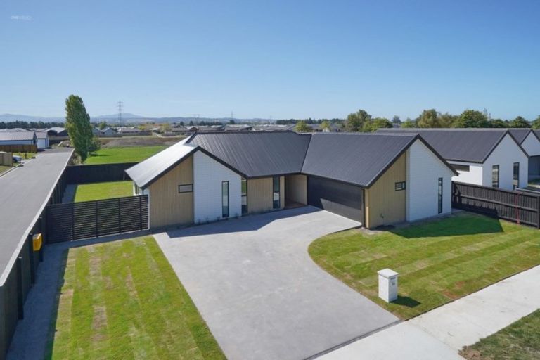 Photo of property in 16 Chatsworth Avenue, Rangiora, 7400