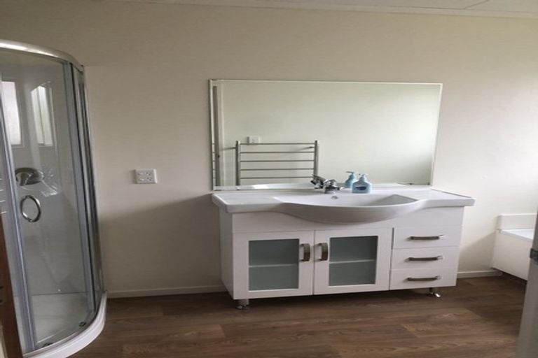 Photo of property in 23 Colchester Crescent, Newlands, Wellington, 6037