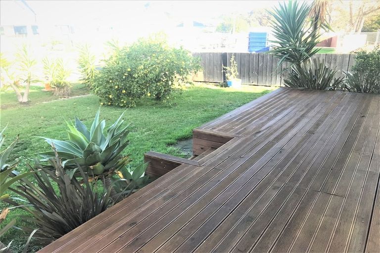 Photo of property in 1/322 Royal Road, Massey, Auckland, 0614