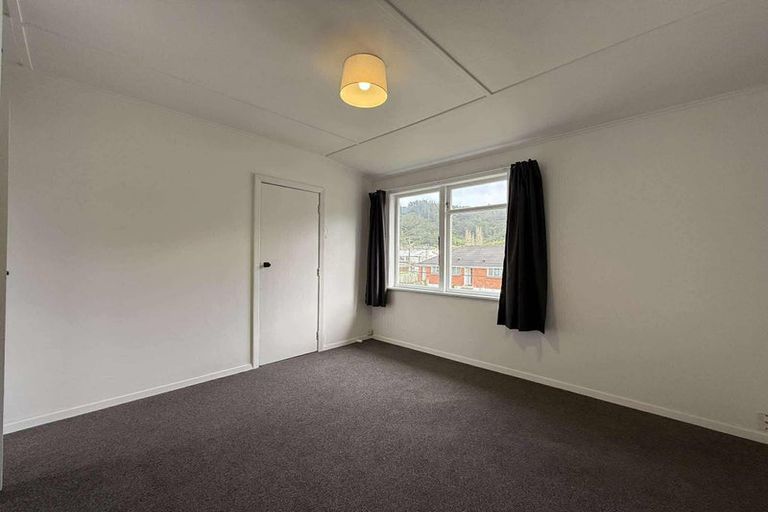 Photo of property in 7 Wainhouse Street, Stokes Valley, Lower Hutt, 5019