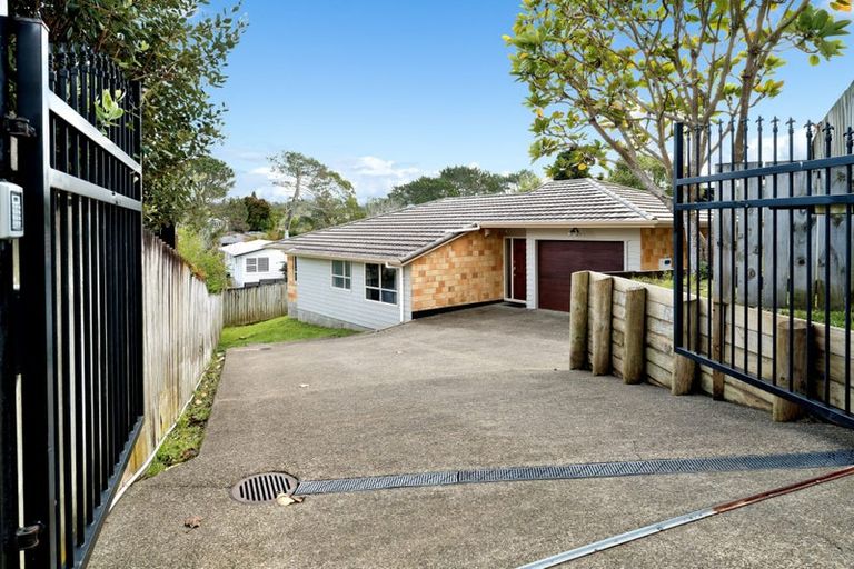 Photo of property in 103a Barrys Road, Glendene, Auckland, 0602