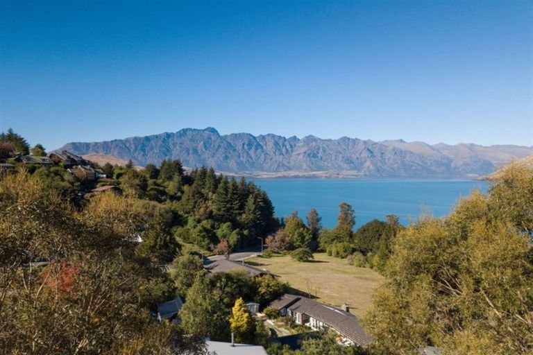 Photo of property in 75 Arawata Terrace, Sunshine Bay, Queenstown, 9300
