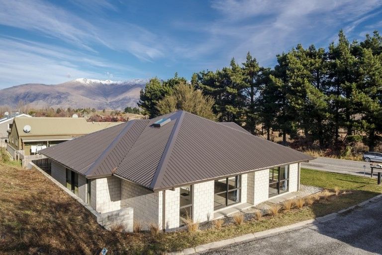 Photo of property in 23 Mcdonnell Road, Arrowtown, 9302