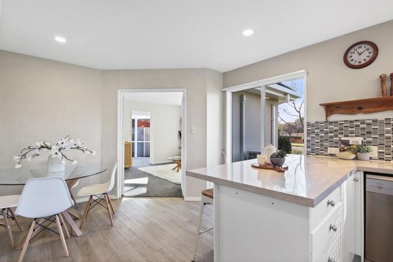 Photo of property in 2 Hatfield Place, Avonhead, Christchurch, 8042