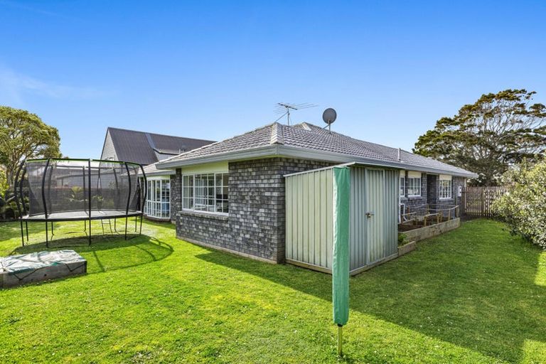 Photo of property in 33 Maygrove Drive, Orewa, 0931