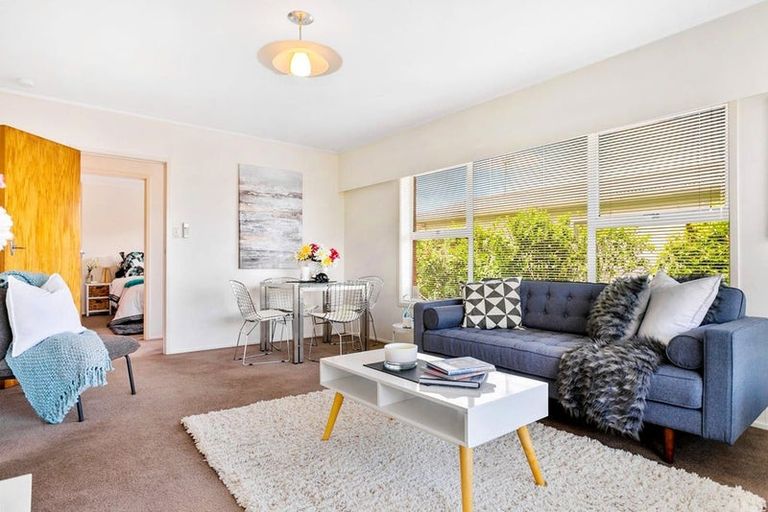 Photo of property in 2/64 Bruce Road, Glenfield, Auckland, 0629