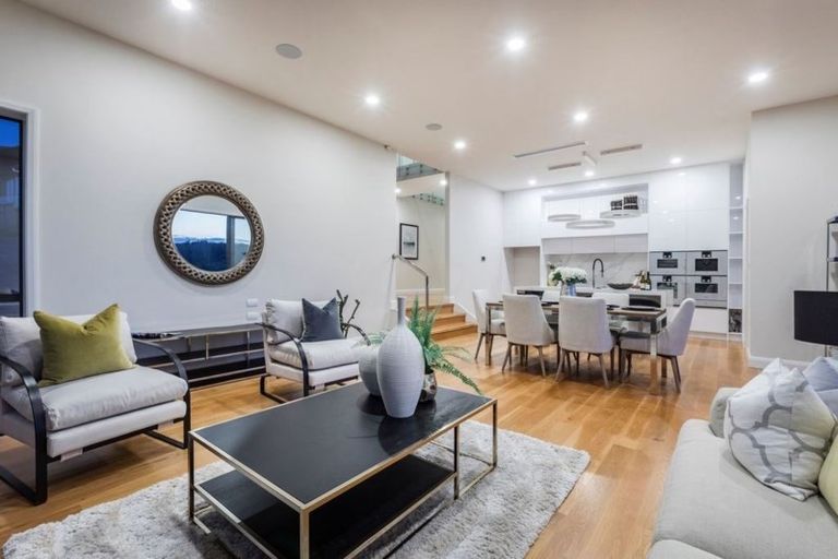 Photo of property in 7 Headland Drive, Long Bay, Auckland, 0630