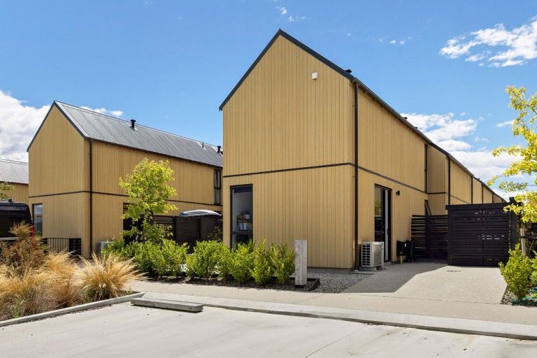 Photo of property in 6 Casterway Crescent, Jacks Point, 9371