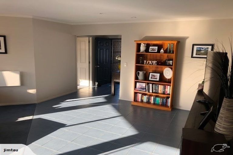 Photo of property in 33 Greig Place, Pukekohe, 2120