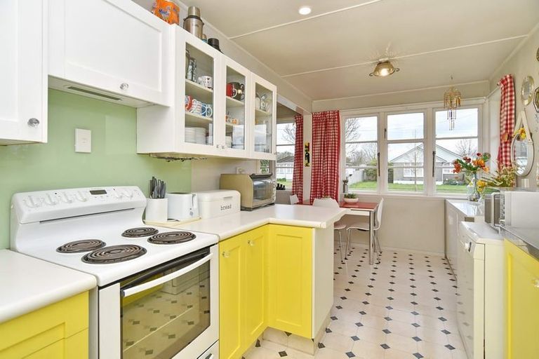 Photo of property in 17 Uxbridge Street, Northcote, Christchurch, 8052