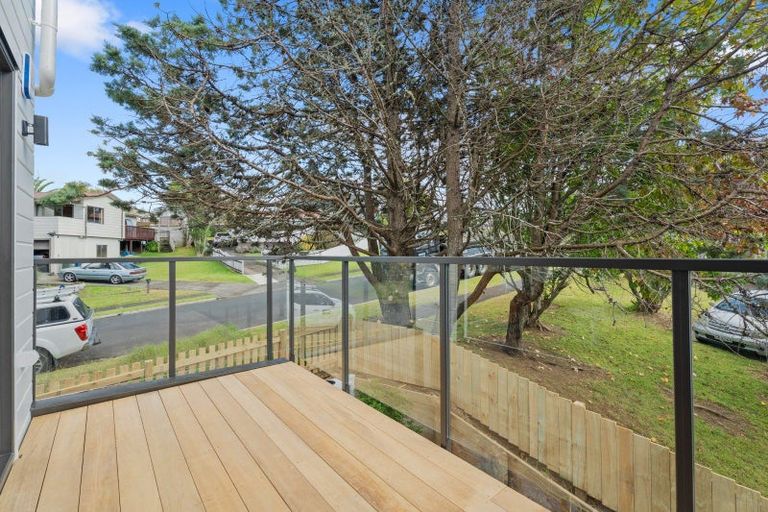 Photo of property in 1/33 Elizabeth Drive, West Harbour, Auckland, 0618