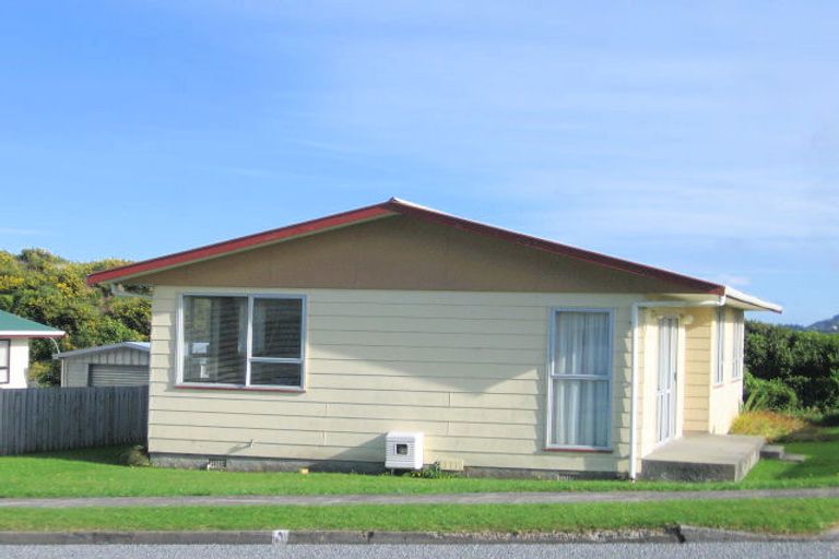 Photo of property in 11 Kaitangata Crescent, Kelson, Lower Hutt, 5010