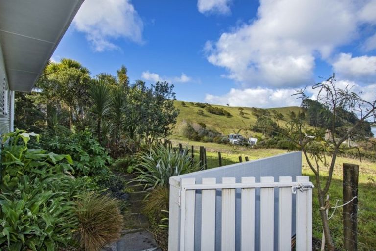 Photo of property in 22 Oxford Street, Whakapirau, Maungaturoto, 0583