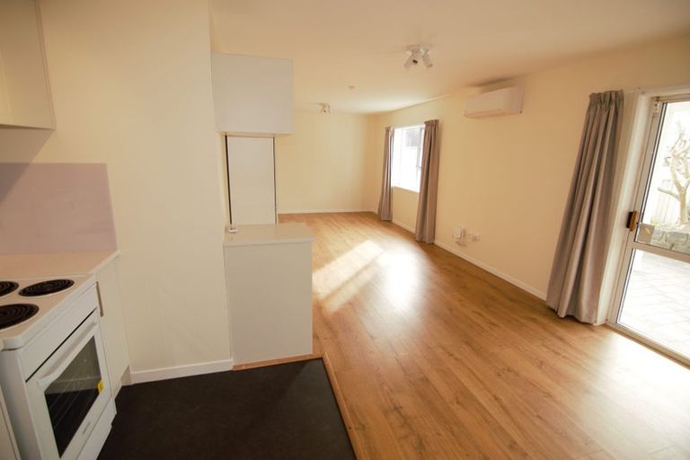 Photo of property in 2 Ravenstone Place, Chatswood, Auckland, 0626