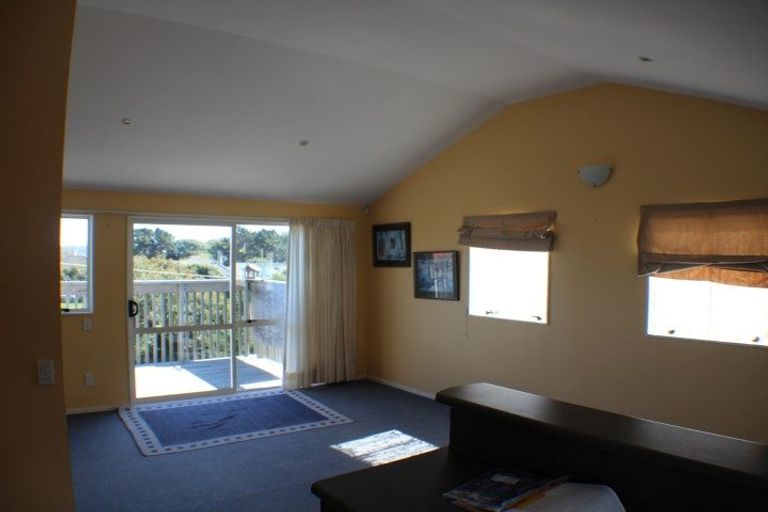 Photo of property in 18 Morere Street, Titahi Bay, Porirua, 5022