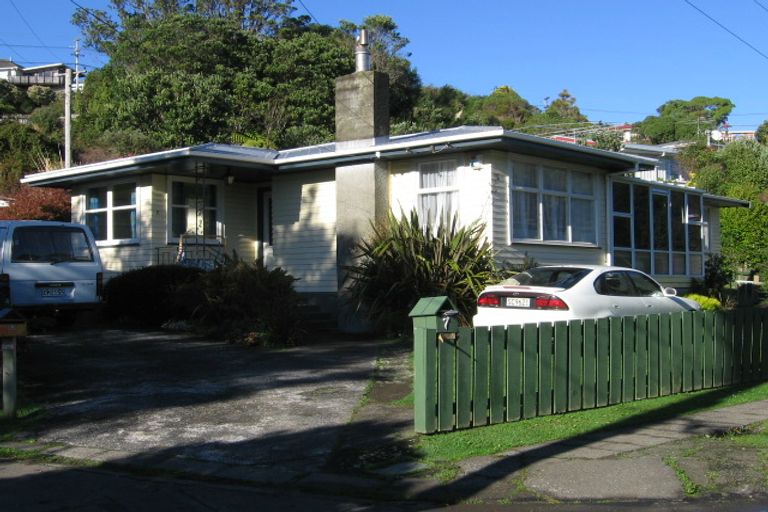 Photo of property in 7 Jonathan Way, Paparangi, Wellington, 6037