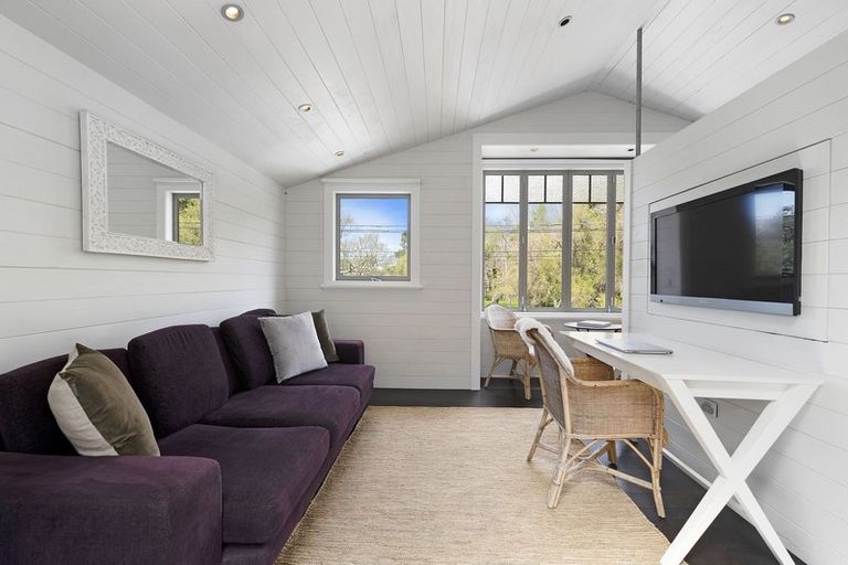 Photo of property in 20 Seabreeze Road, Narrow Neck, Auckland, 0624