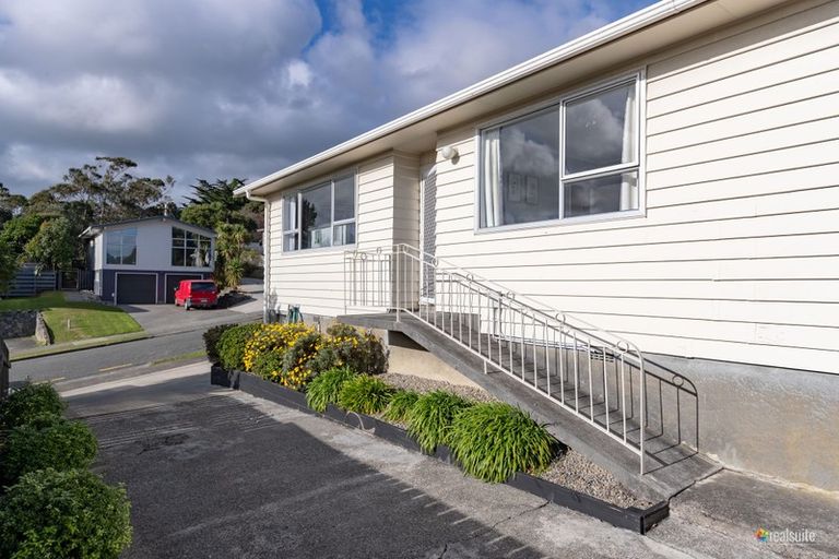 Photo of property in 6a Quinn Grove, Ranui, Porirua, 5024