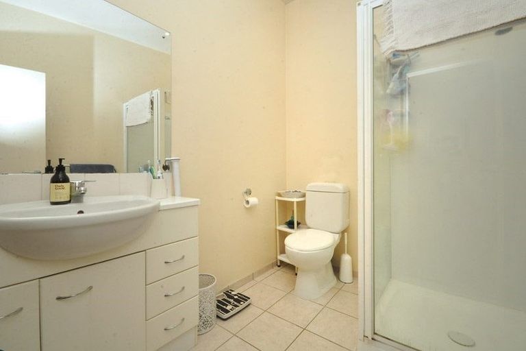 Photo of property in 8/12 Pannill Place, Oteha, Auckland, 0632