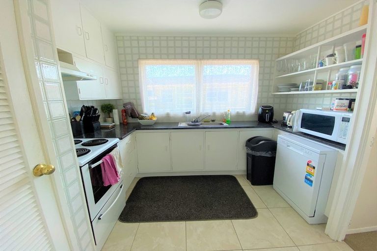 Photo of property in 49 Tupaki Place, Pakuranga Heights, Auckland, 2010