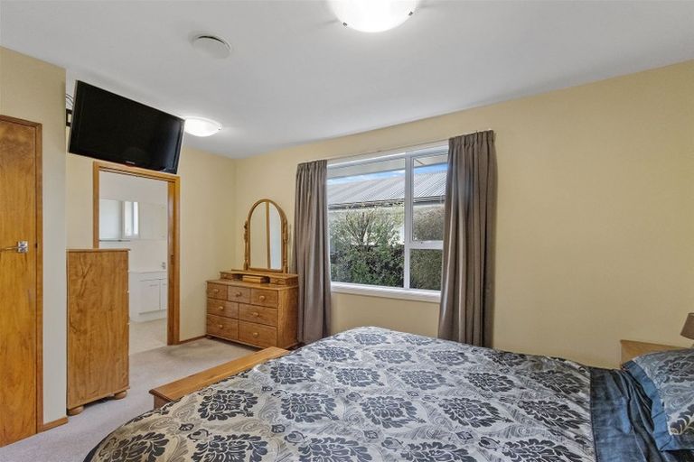 Photo of property in 13 Ron Place, Bishopdale, Christchurch, 8051