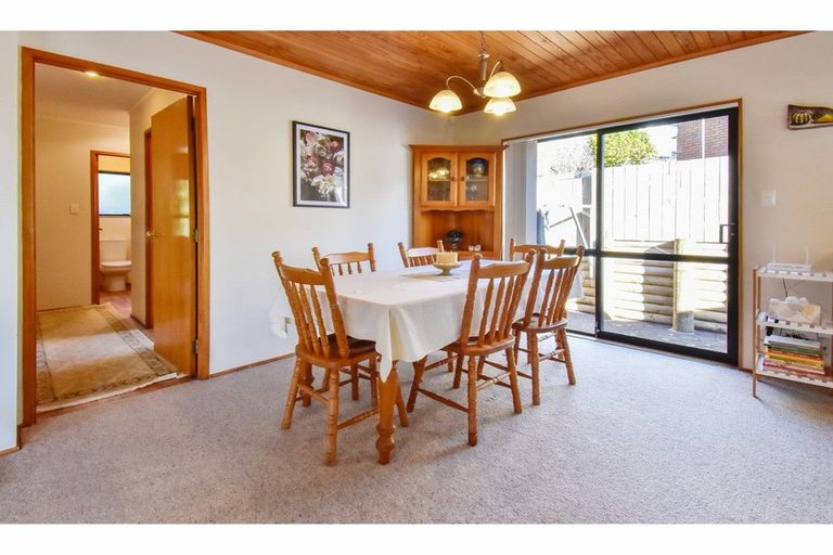 Photo of property in 2/12 Spears Place, Botany Downs, Auckland, 2010