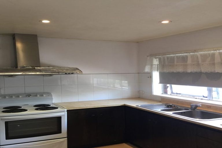 Photo of property in 1/40 Aviemore Drive, Highland Park, Auckland, 2010