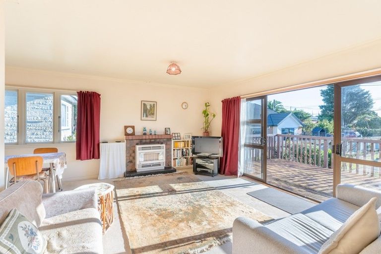 Photo of property in 22 Moana Road, Paraparaumu, 5032
